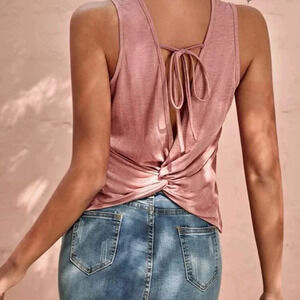 NWT! Women’s blush twist back tank top Medium